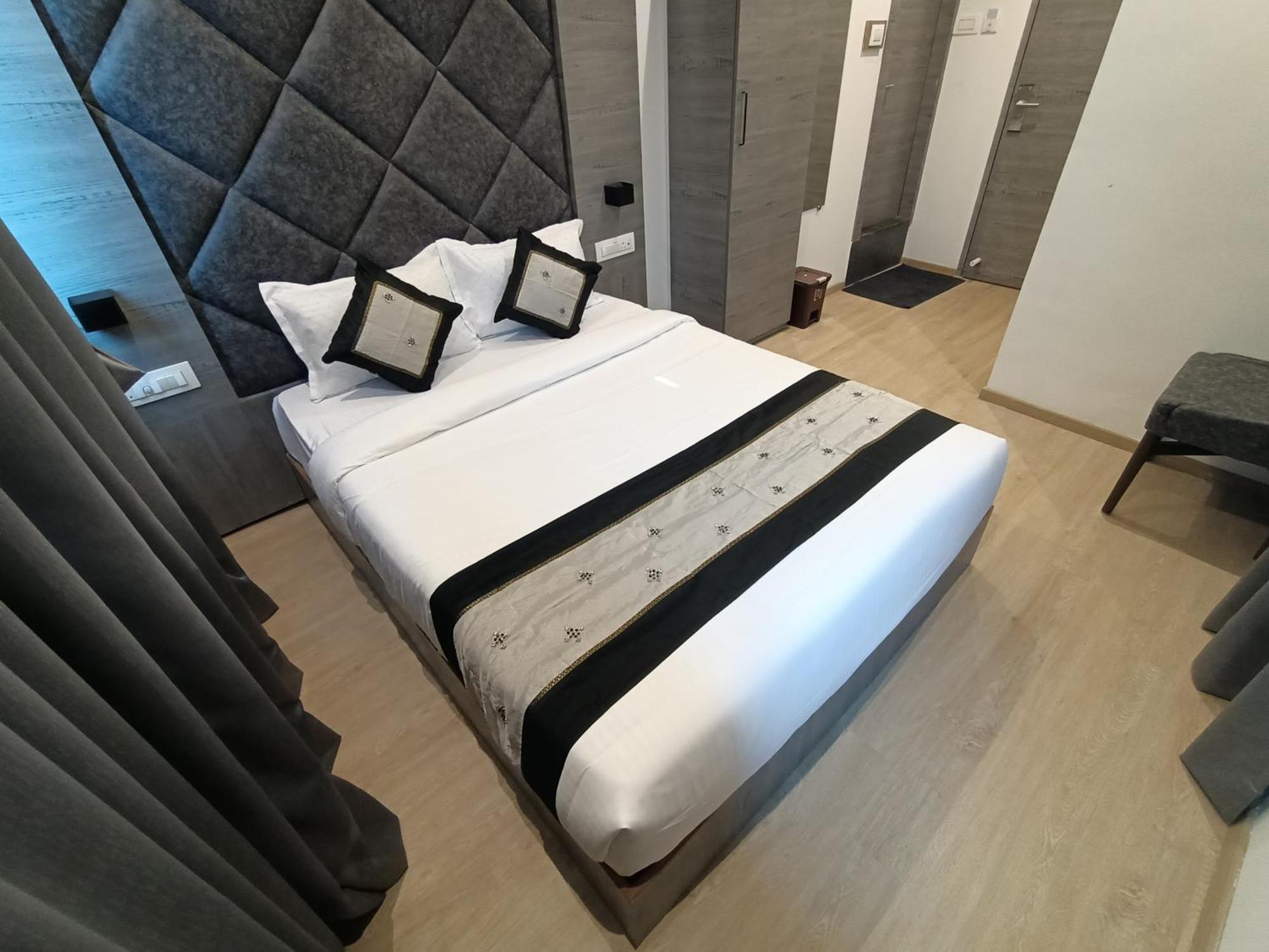 Hotel Beverly Palace Santacruz - Near Bkc - Mumbai Airport T1 Экстерьер фото