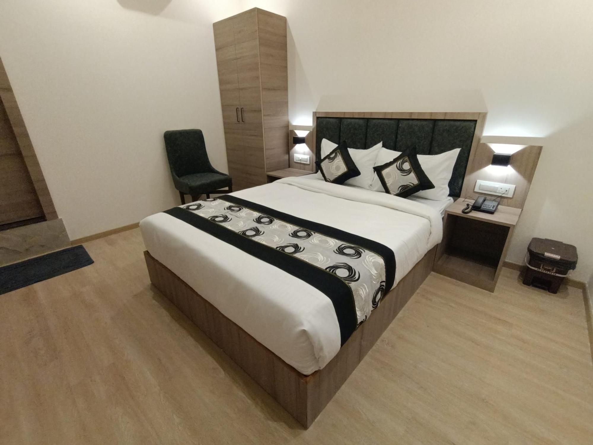 Hotel Beverly Palace Santacruz - Near Bkc - Mumbai Airport T1 Экстерьер фото