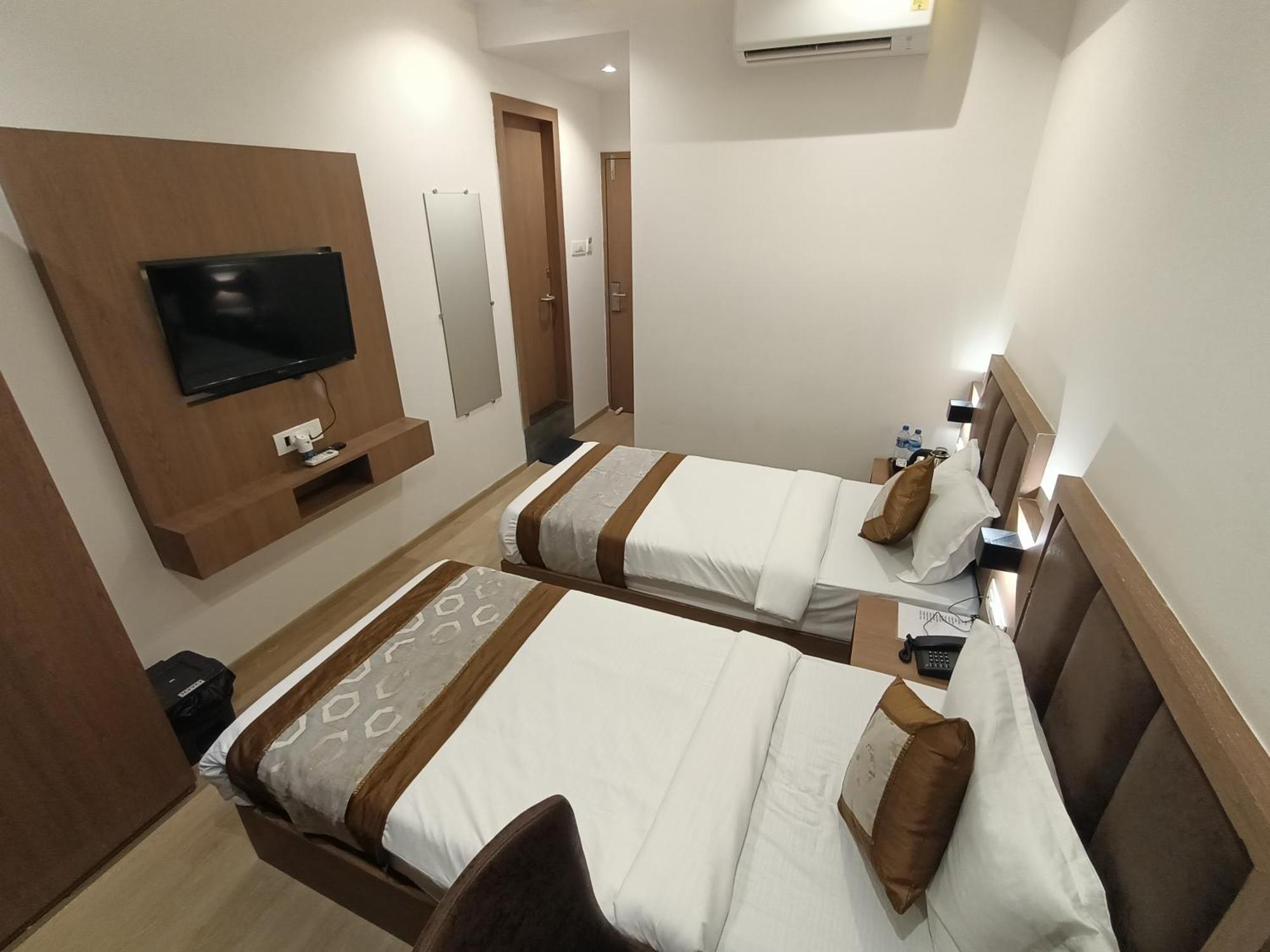 Hotel Beverly Palace Santacruz - Near Bkc - Mumbai Airport T1 Экстерьер фото
