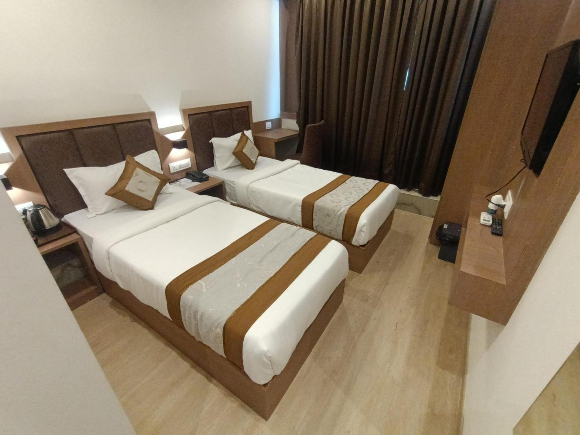 Hotel Beverly Palace Santacruz - Near Bkc - Mumbai Airport T1 Экстерьер фото